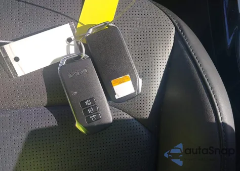 2023 Kia Niro Ev Wave z USA, uszkodzony, nr VIN KNDCT3L15P5016623